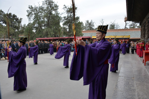 臺北孔廟祭孔樂舞團(tuán)首次亮相曲阜孔廟