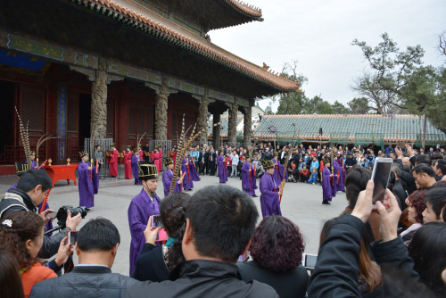 臺北孔廟祭孔樂舞團(tuán)首次亮相曲阜孔廟