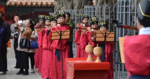 臺(tái)北孔廟祭孔樂(lè)舞團(tuán)首次亮相曲阜孔廟